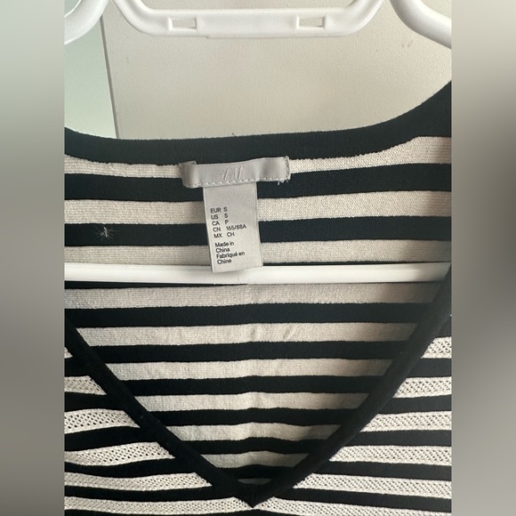 H&M black and white dress. Size is small and it’s a long sleeve dress - Picture 2 of 3